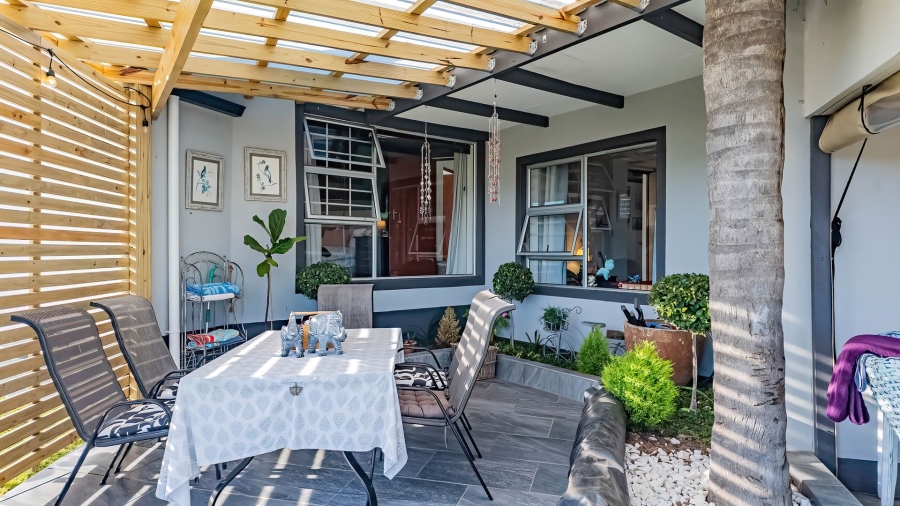 5 Bedroom Property for Sale in Fraaiuitsig Western Cape